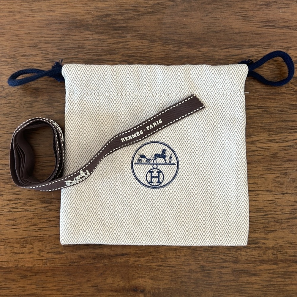 HERMES 4”x5.5” Bag & 40” Ribbon